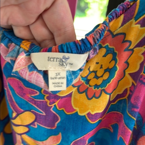 NWOT Terra & Sky Multicolor Floral Top - Picture 2 of 7